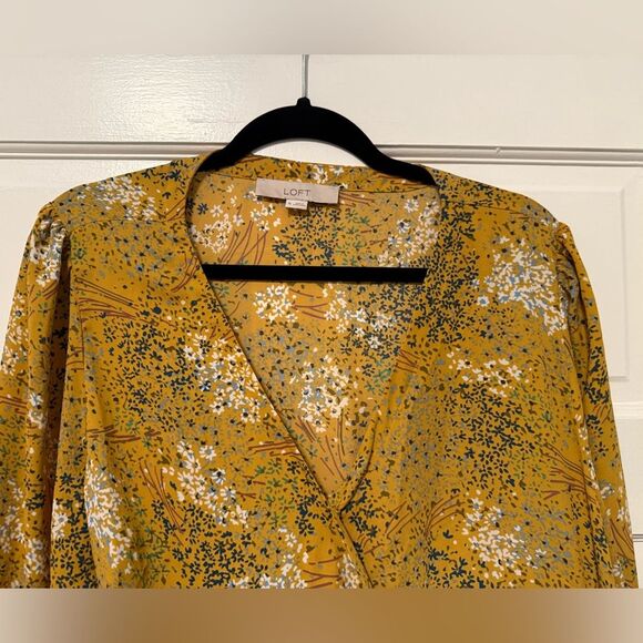 LOFT Mustard Yellow Wrap Top Flutter Sleeve
Elastic Tie Waist Women’s XL - Picture 4 of 7